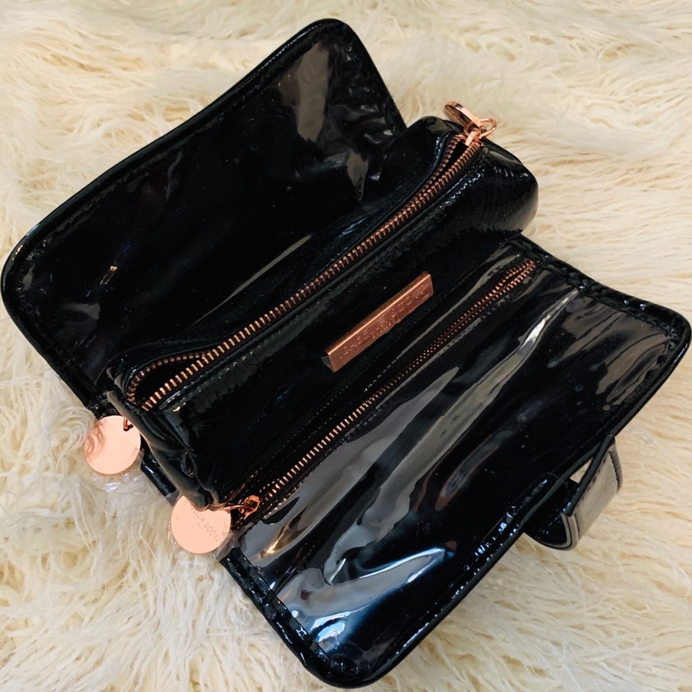 ISABELLA SCOTT : black patent leather makeup bag